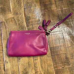 COPY - Selling the Coach wristlet and Coach wallet as a bundle!